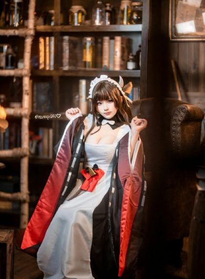 美女露咪咪