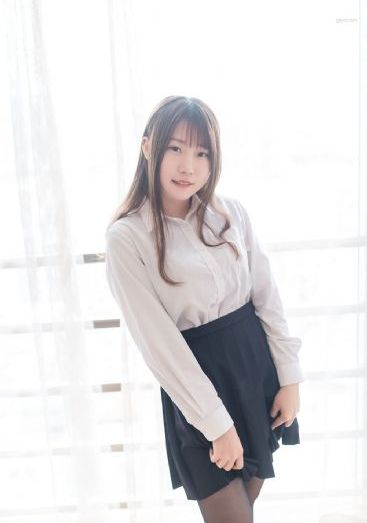 无法忍受秋瓷炫